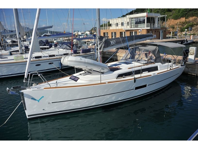 Portisco Sailboat 3 cabin 6 berths 7 guests 10.3 m Listing Number: #6060