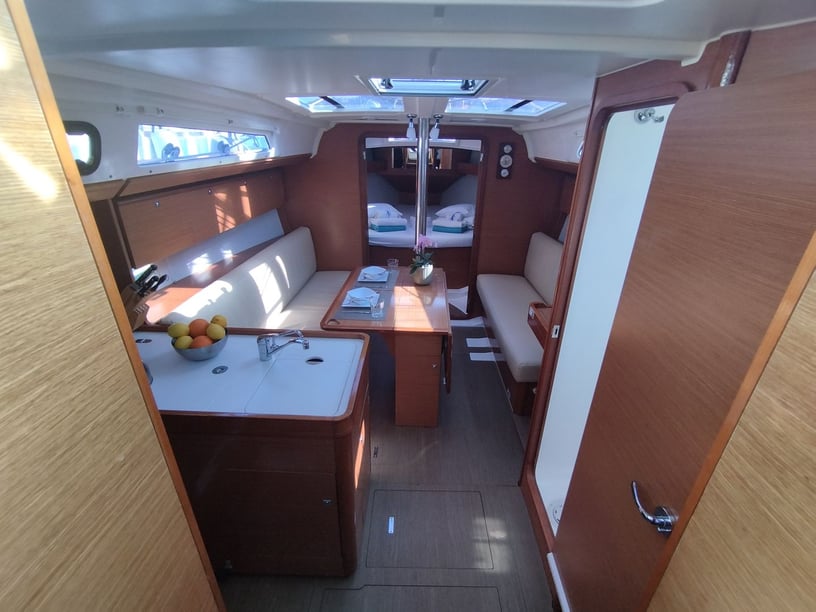 Portisco Sailboat 3 cabin 6 berths 7 guests 10.3 m Listing Number: #6061 2