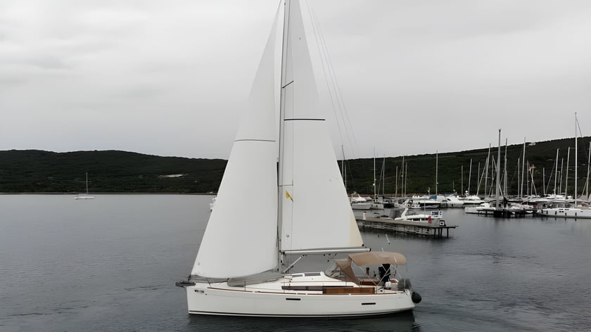 Punat Sailboat 2 cabin 5 berths 5 guests 11.34 m Listing Number: #6078 5