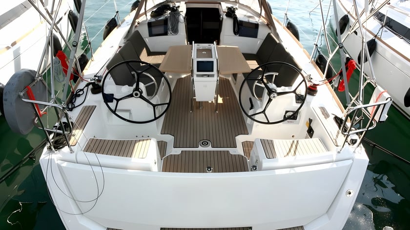 Punat Sailboat 2 cabin 5 berths 5 guests 11.34 m Listing Number: #6078