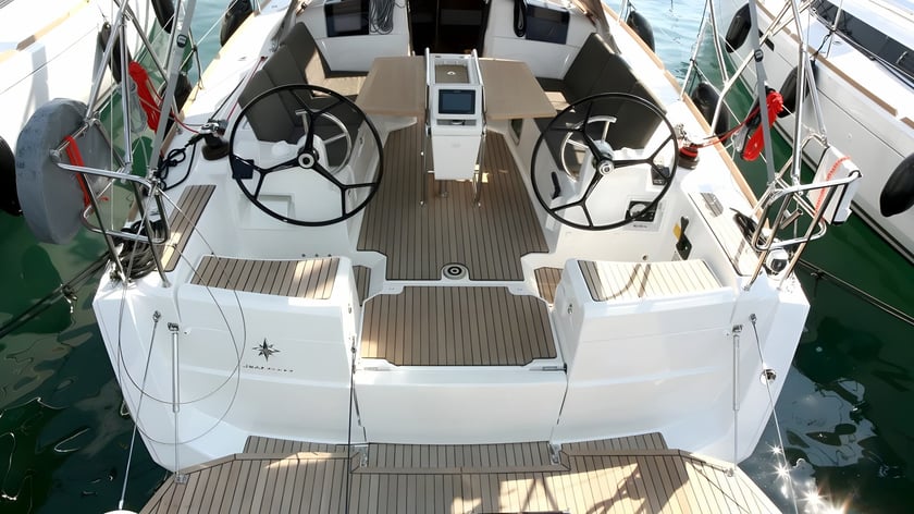 Punat Sailboat 2 cabin 5 berths 5 guests 11.34 m Listing Number: #6078 3