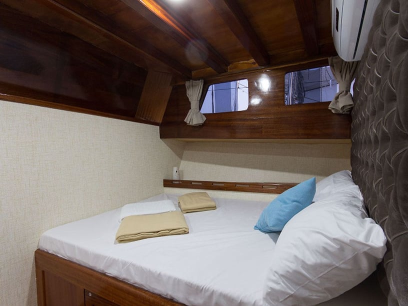 Zakynthos Gulet 9 cabin 18 berths 18 guests 28 m Listing Number: #609 4