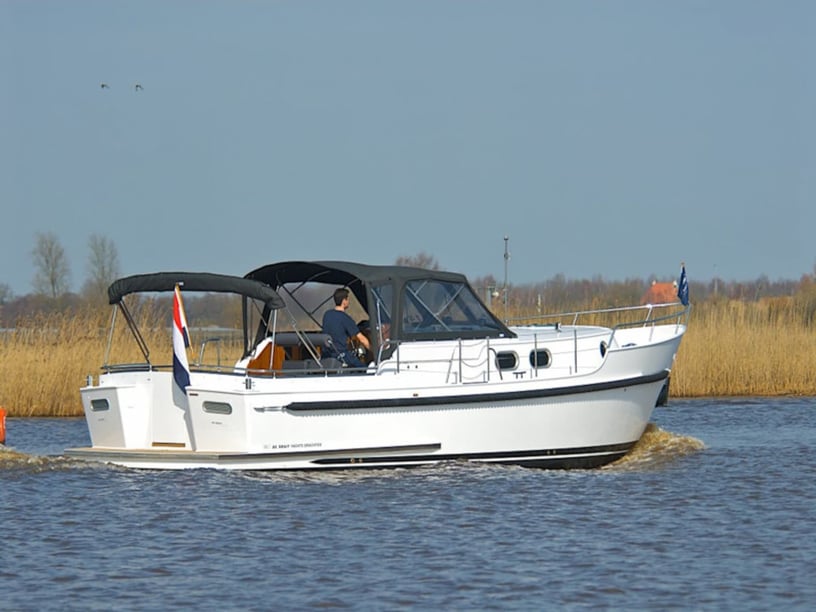 Drachten Motorboot Cabine 1  2  slaapplaatsen 2  gasten 10.2 m Lijstnummer: #6173 5