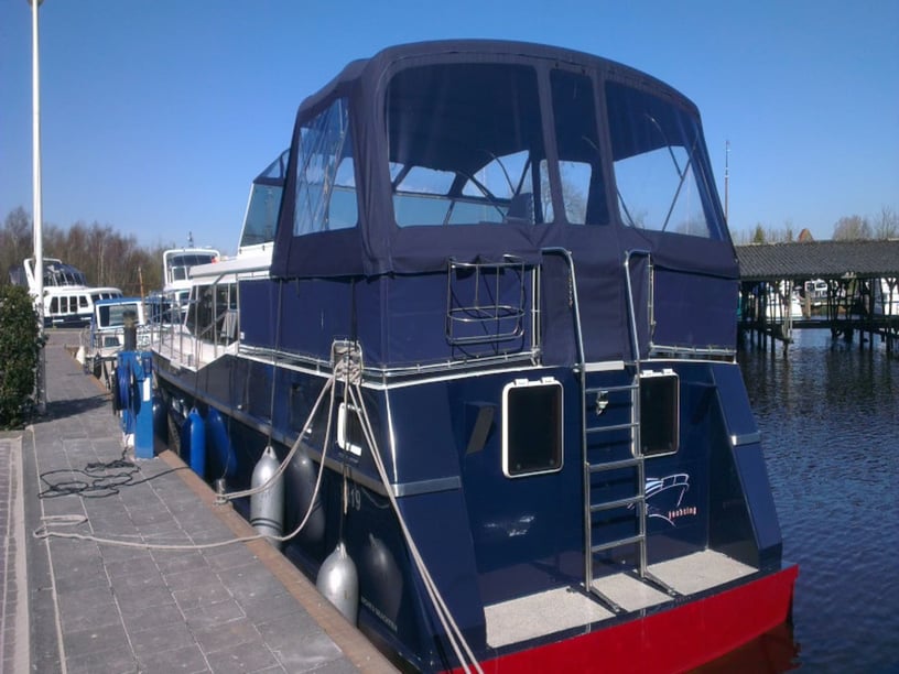 Drachten Motorboot Cabine 4  10  slaapplaatsen 10  gasten 14.95 m Lijstnummer: #6187