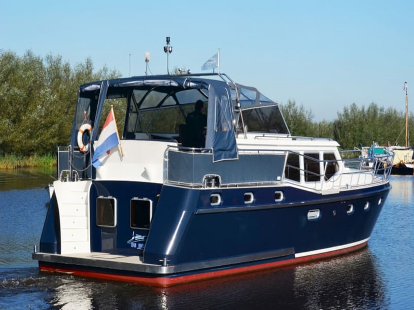 Woudsend Bateau à moteur Cabine 3  Couchettes 8  Invités 8  12.8 m Numéro de l'annonce: #6188