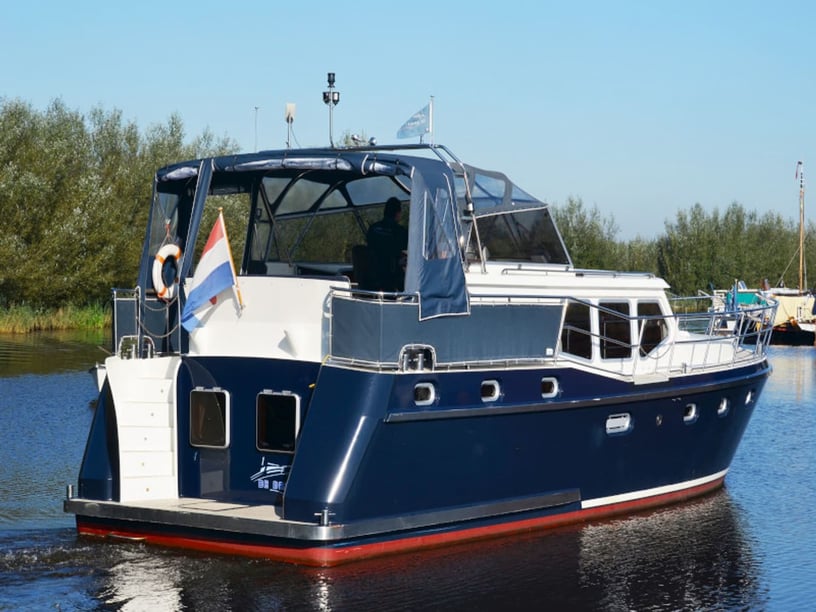 Woudsend Bateau à moteur Cabine 2  Couchettes 4  Invités 4  12.8 m Numéro de l'annonce: #6220