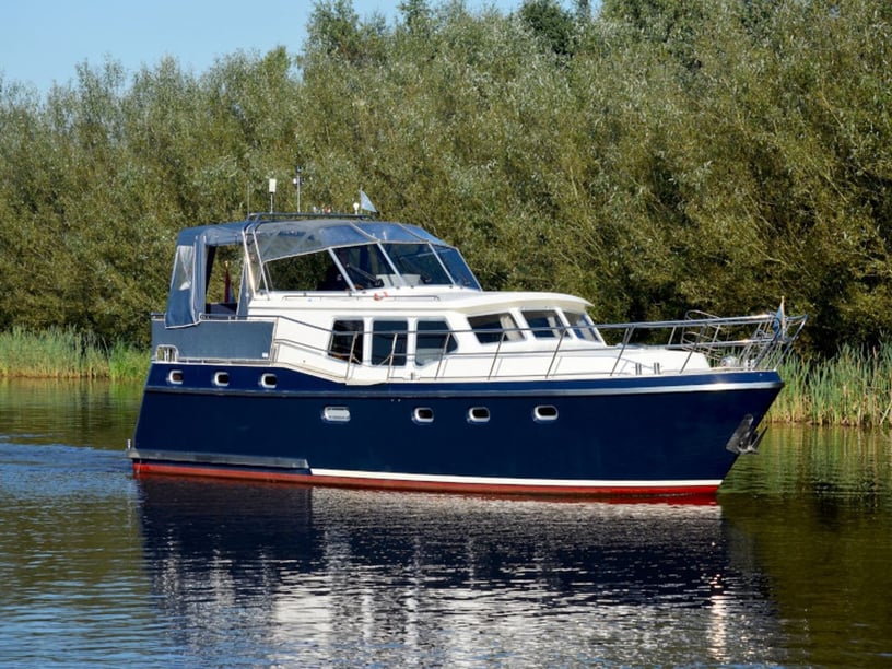 Woudsend Bateau à moteur Cabine 2  Couchettes 4  Invités 4  12.8 m Numéro de l'annonce: #6220 2