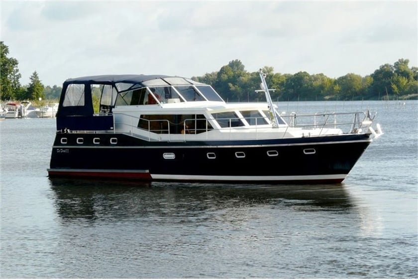 Brandebourg-sur-Havel Bateau à moteur Cabine 5  Couchettes 12  Invités 12  14.95 m Numéro de l'annonce: #6230