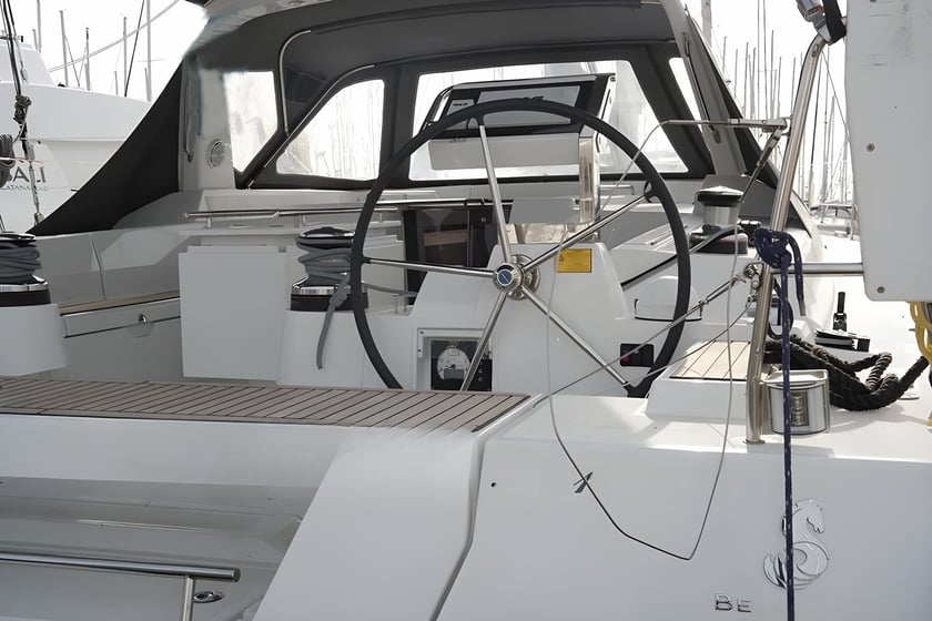 Gouvia Barca a vela cabina 6  cuccette 12  12  ospiti 16.79 m Numero dell'inserzione: #6284 3