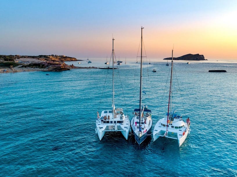 Sant Antoni de Portmany Catamaran Cabine 4  Couchettes 12  Invités 12  11.97 m Numéro de l'annonce: #6311