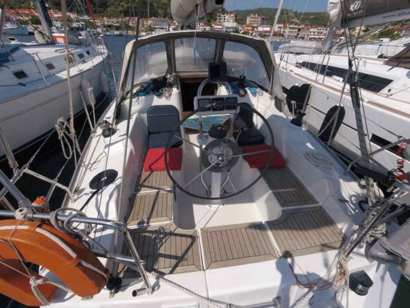 Nikiti — Chalkidiki Sailboat 3 cabin 7 berths 7 guests 10.35 m Listing Number: #6405 4