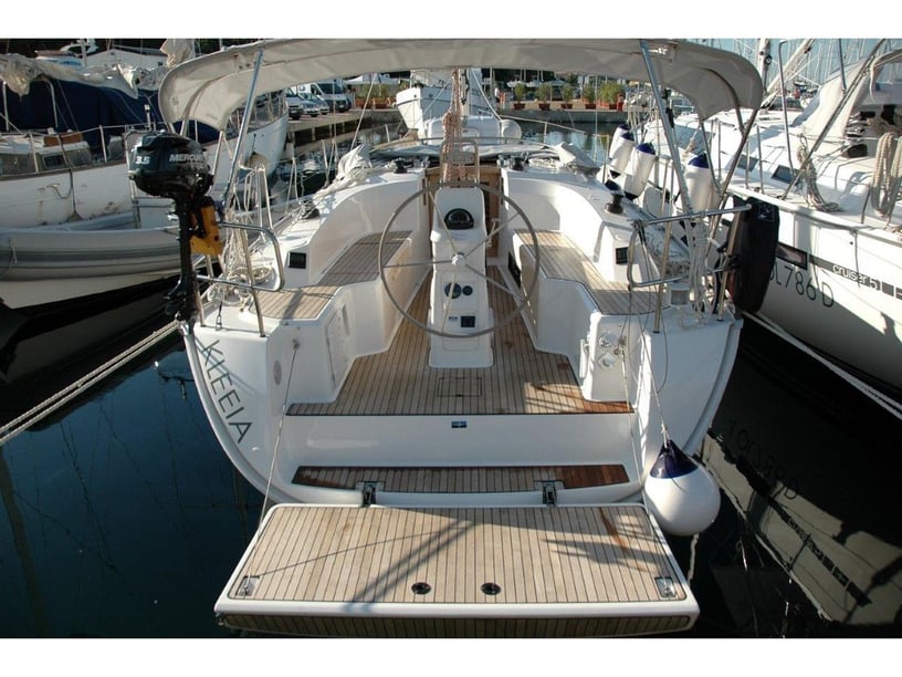 Portisco Sailboat 2 cabin 6 berths 6 guests 9.99 m Listing Number: #6410