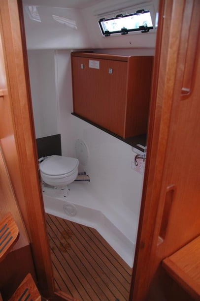 Portisco Sailboat 2 cabin 6 berths 6 guests 9.99 m Listing Number: #6410 4