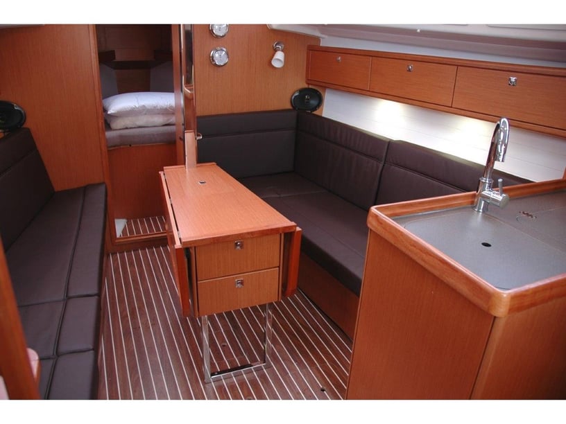 Portisco Sailboat 2 cabin 6 berths 6 guests 9.99 m Listing Number: #6410 2