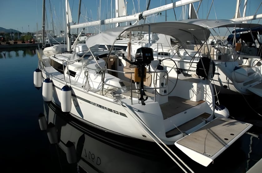 Portisco Voilier Cabine 2  Couchettes 6  Invités 6  9.99 m Numéro de l'annonce: #6410