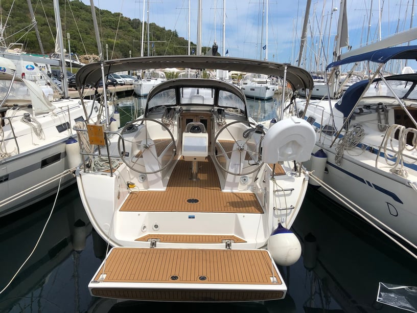 Portisco Sailboat 3 cabin 8 berths 8 guests 9.99 m Listing Number: #6415