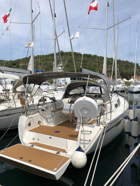 Portisco Sailboat 3 cabin 8 berths 8 guests 9.99 m Listing Number: #6415 4