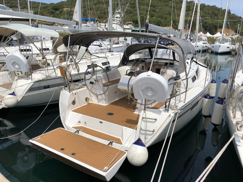 Portisco Sailboat 3 cabin 8 berths 8 guests 9.99 m Listing Number: #6415 3