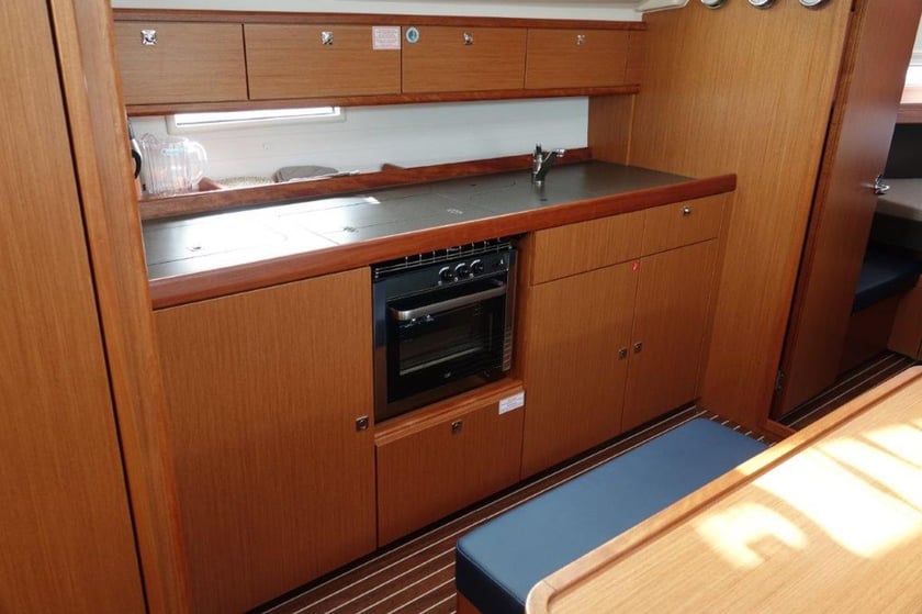 Portisco Sailboat 3 cabin 8 berths 8 guests 11.99 m Listing Number: #6418 4