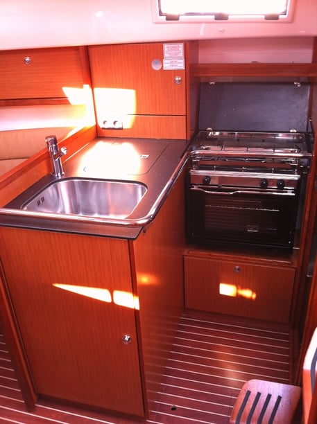 Portisco Sailboat 2 cabin 6 berths 6 guests 9.75 m Listing Number: #6419 3