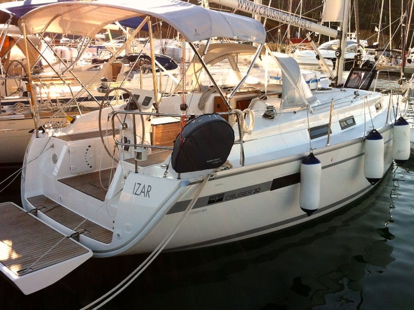 Portisco Sailboat 2 cabin 6 berths 6 guests 9.75 m Listing Number: #6419