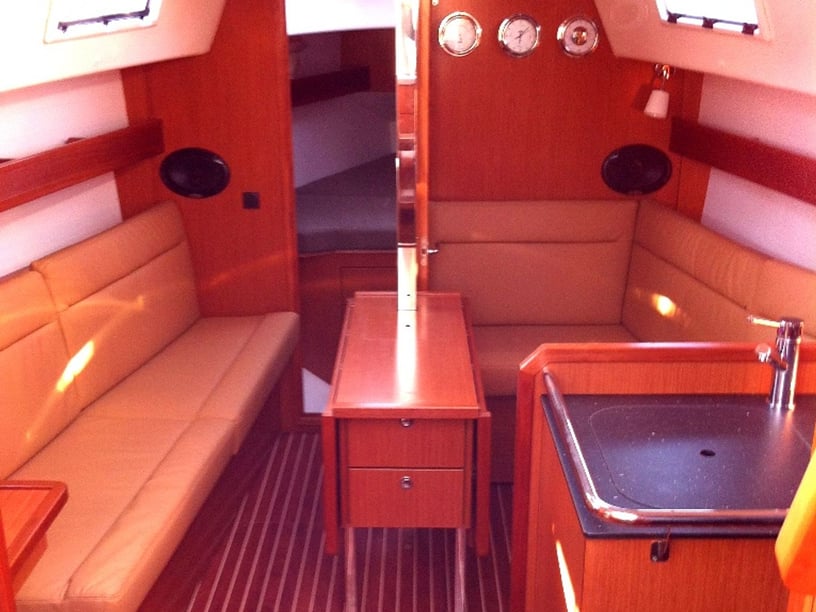 Portisco Sailboat 2 cabin 6 berths 6 guests 9.75 m Listing Number: #6419 2