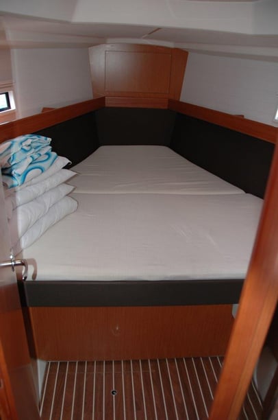 Portisco Sailboat 3 cabin 8 berths 8 guests 10.99 m Listing Number: #6424 4