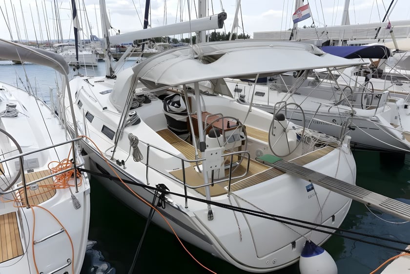 Primošten Velero Cabina 3  8  literas 8  invitados 12.35 m Número de anuncio: #6430