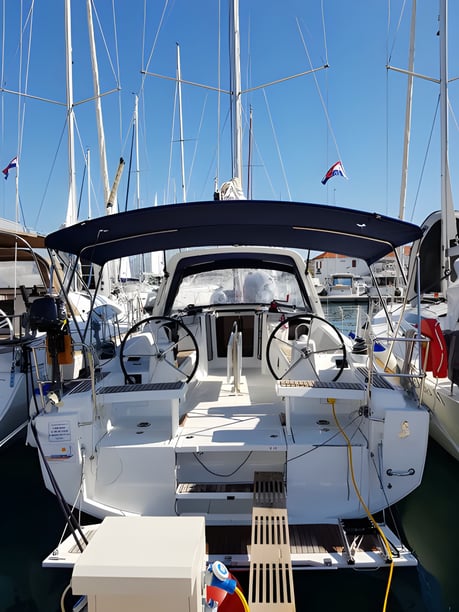 Trogir Sailboat 3 cabin 7 berths 7 guests 10.45 m Listing Number: #6455 5