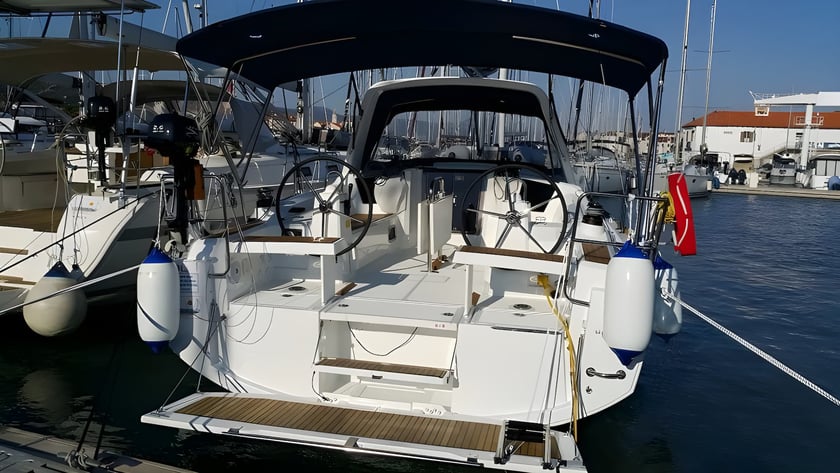 Trogir Sailboat 3 cabin 7 berths 7 guests 10.45 m Listing Number: #6455