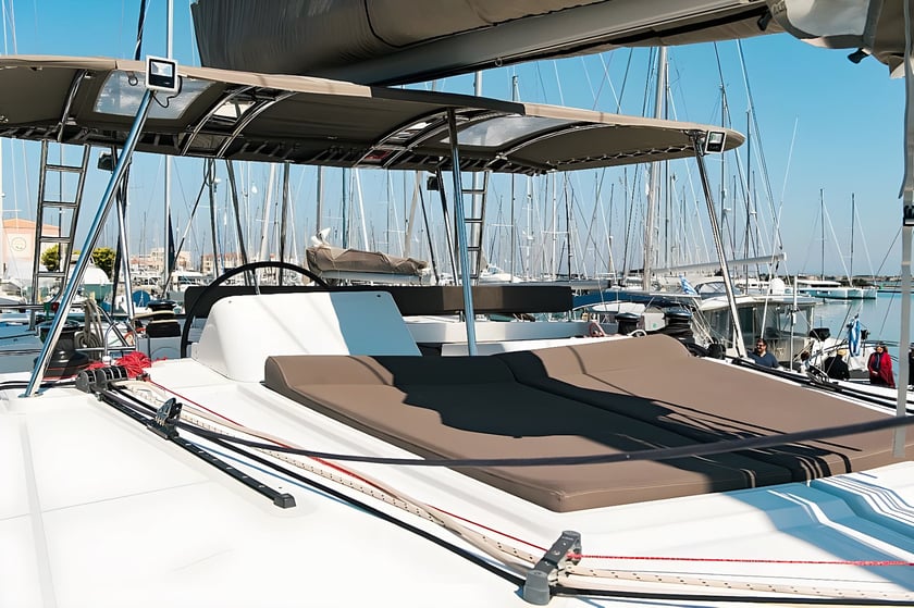 Lefkada Catamaran Cabine 6  Couchettes 12  Invités 12  13.96 m Numéro de l'annonce: #646 4