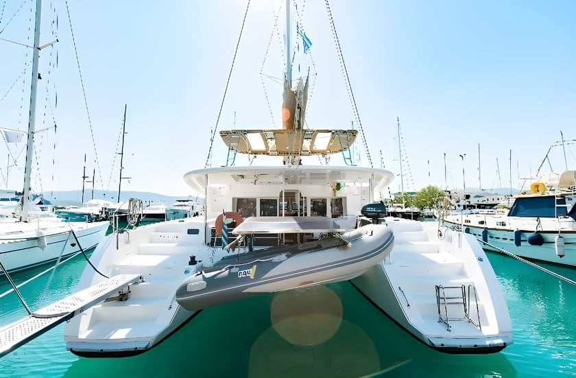 Lefkada Catamaran Cabine 6  Couchettes 12  Invités 12  13.96 m Numéro de l'annonce: #646