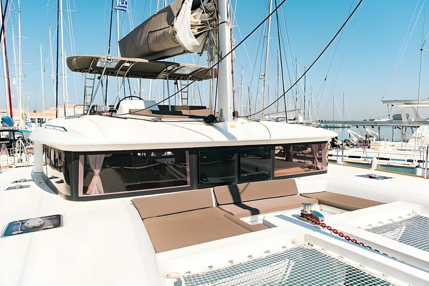 Lefkada Catamaran Cabine 6  Couchettes 12  Invités 12  13.96 m Numéro de l'annonce: #646 5