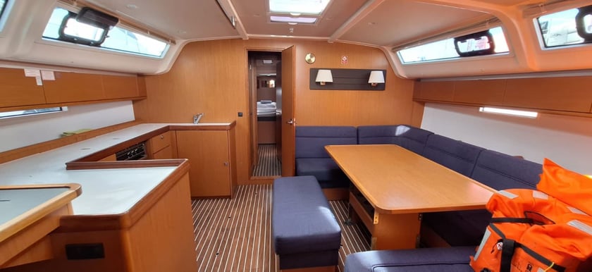 Trogir Zeilboot Cabine 5  12  slaapplaatsen 12  gasten 15.59 m Lijstnummer: #6461 3