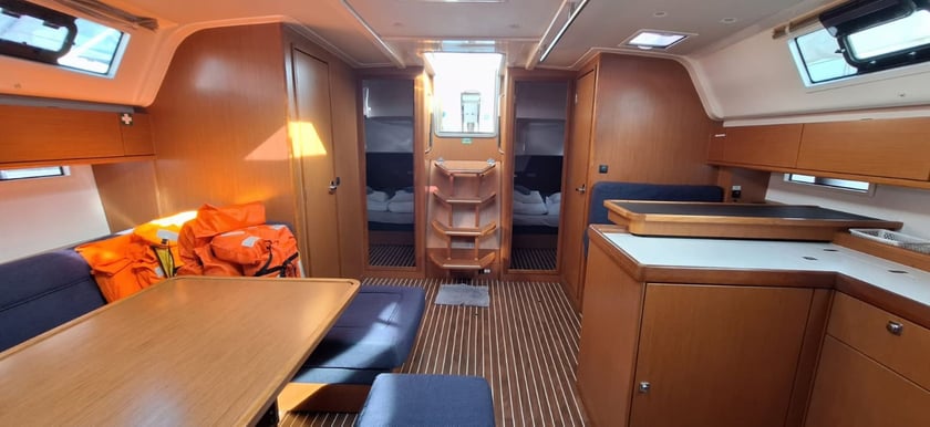 Trogir Zeilboot Cabine 5  12  slaapplaatsen 12  gasten 15.59 m Lijstnummer: #6461 5