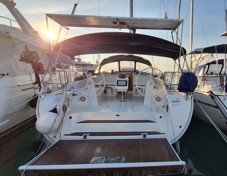 Trogir Zeilboot Cabine 5  12  slaapplaatsen 12  gasten 15.59 m Lijstnummer: #6461