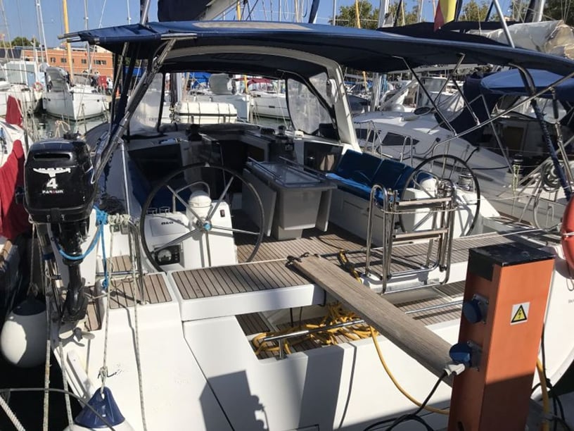 Las Palmas Zeilboot Cabine 4  10  slaapplaatsen 10  gasten 13.85 m Lijstnummer: #6489