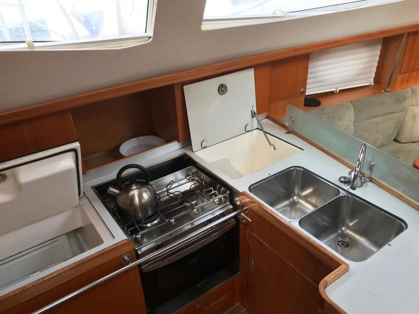 Las Galletas Sailboat 3 cabin 8 berths 8 guests 13.4 m Listing Number: #6491 3