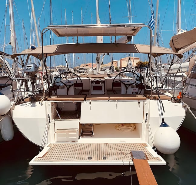 Lefkada Zeilboot Cabine 4  9  slaapplaatsen 9  gasten 13.98 m Lijstnummer: #650