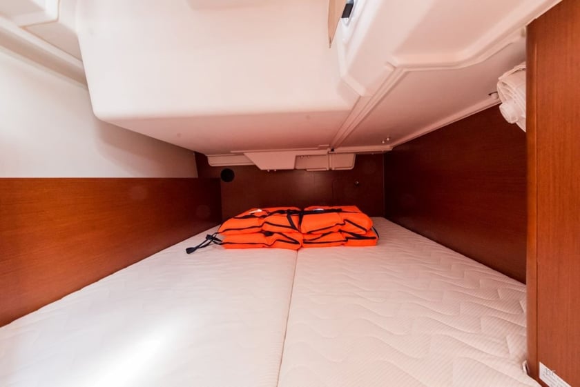 Split Velero Cabina 3  8  literas 8  invitados 10.45 m Número de anuncio: #652 4