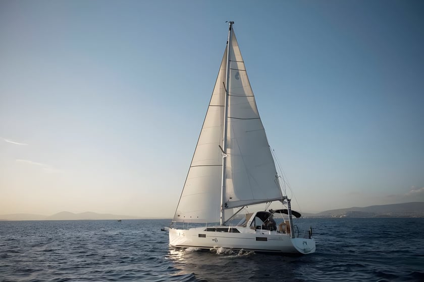 Athènes Voilier Cabine 3  Couchettes 6  Invités 6  12.43 m Numéro de l'annonce: #6569
