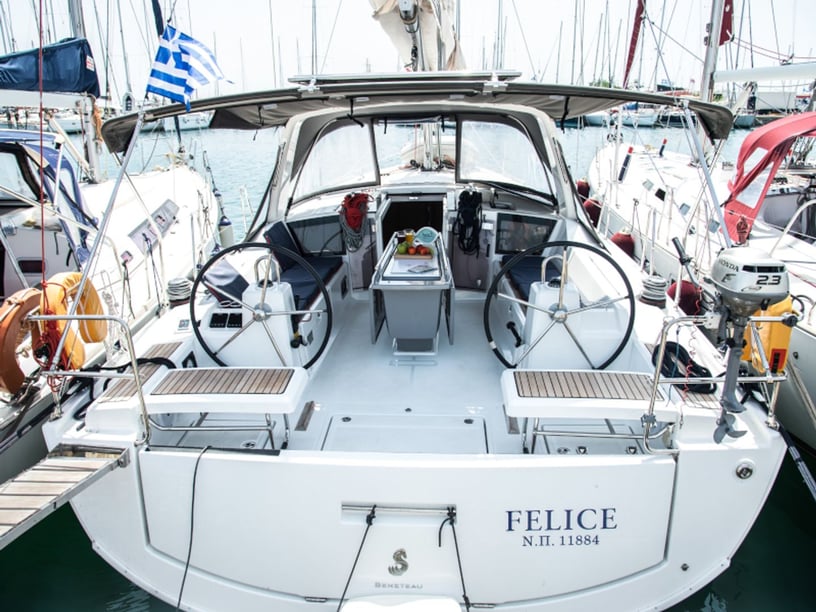 Athene Zeilboot Cabine 3  6  slaapplaatsen 6  gasten 12.43 m Lijstnummer: #6569 5