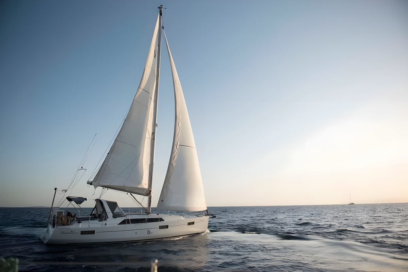 Athènes Voilier Cabine 3  Couchettes 6  Invités 6  12.43 m Numéro de l'annonce: #6569 3