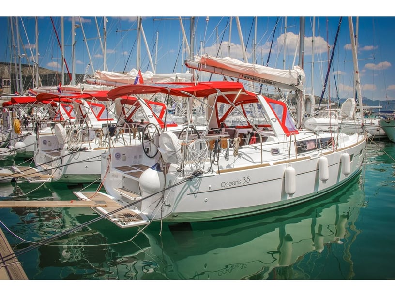 Split Sailboat 3 cabin 8 berths 8 guests 9.99 m Listing Number: #659