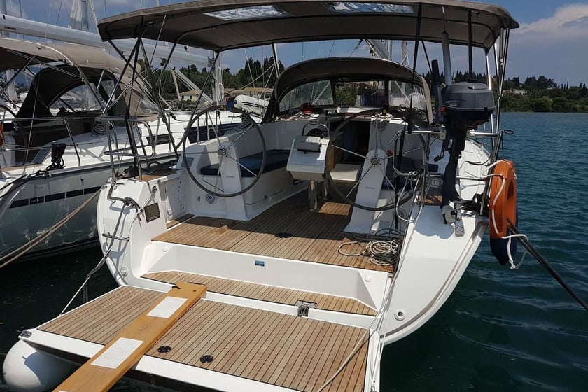 Göcek Yelkenli 3 kabin Konaklama 6 kişi Seyir 7 kişi 12.35 m İlan No: #6611 3