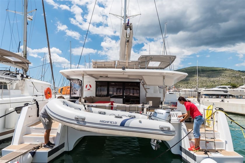 Seget Donji Catamaran Cabine 6  Couchettes 12  Invités 12  13.94 m Numéro de l'annonce: #662 3