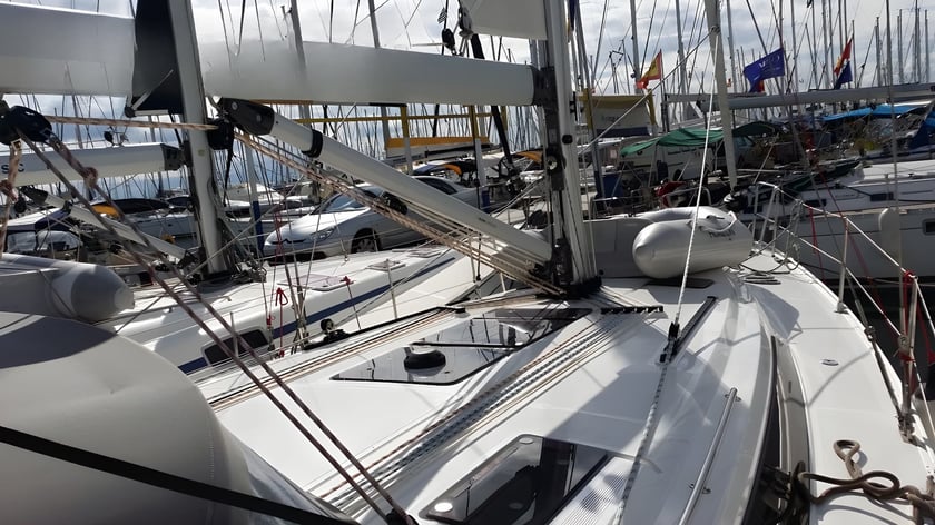 Gouvia Barca a vela cabina 3  cuccette 6  7  ospiti 12.35 m Numero dell'inserzione: #6672 3