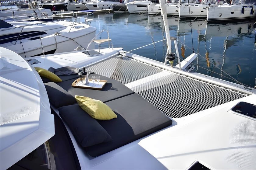 Seget Donji Catamaran Cabine 3  Couchettes 8  Invités 8  11.9 m Numéro de l'annonce: #669 3