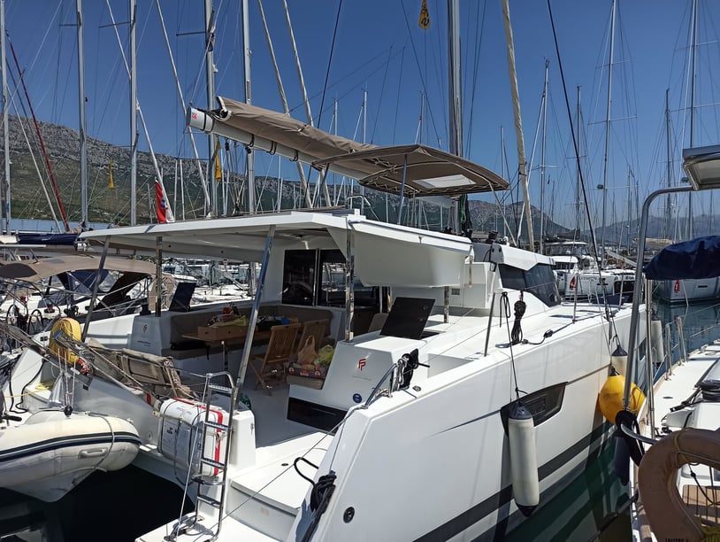 Kaštel Gomilica Catamaran Cabine 4  10  slaapplaatsen 10  gasten 11.73 m Lijstnummer: #6701 3