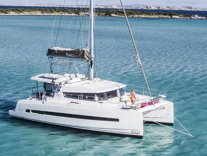 Pula Catamaran Cabine 6  10  slaapplaatsen 10  gasten 12.37 m Lijstnummer: #6716